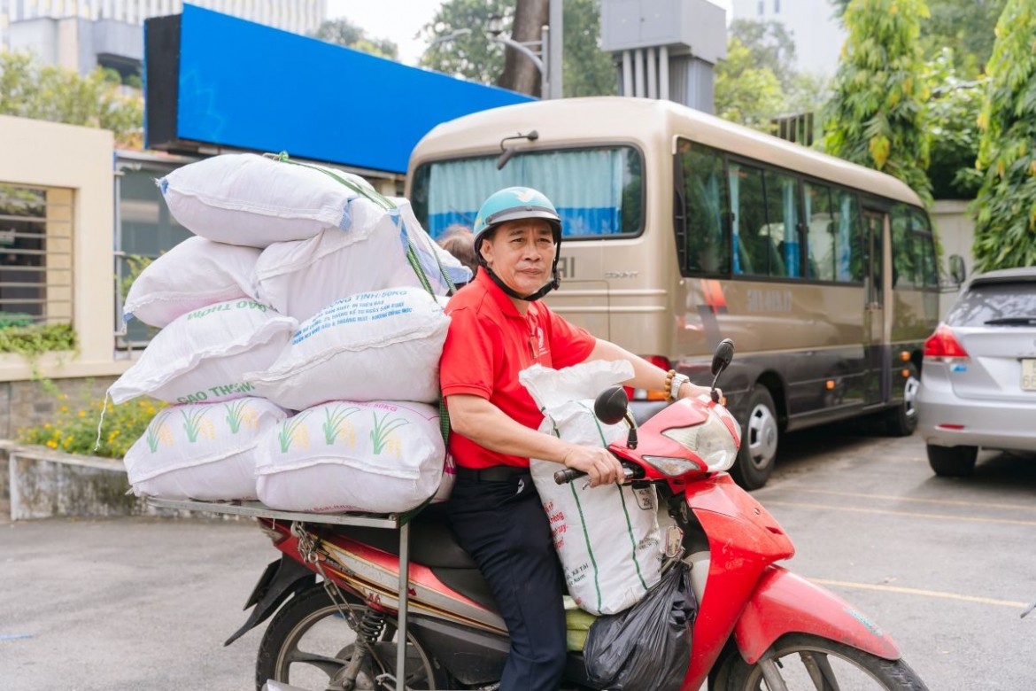 211 tan hang hoa, 12.000 suat an moi ngay tiep suc nguoi dan khanh hoa hinh anh 6
