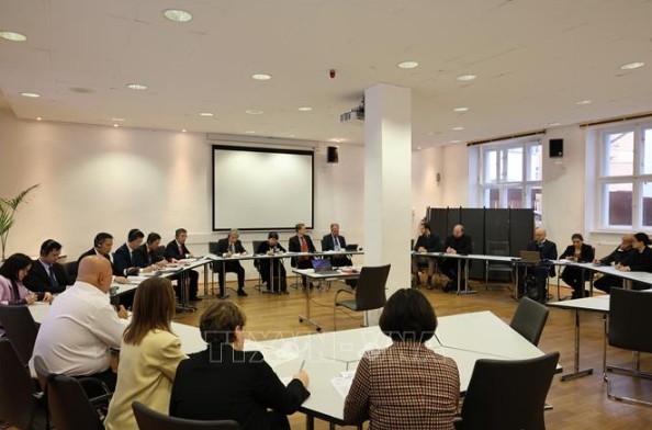policy dialogue enhances vietnam-germany party cooperation picture 1