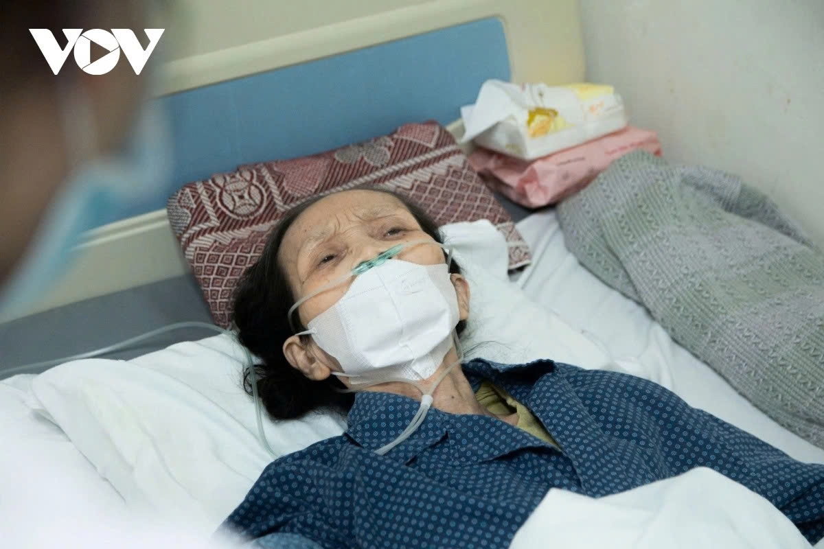 inside a hanoi hospital ward for severe influenza a cases picture 7