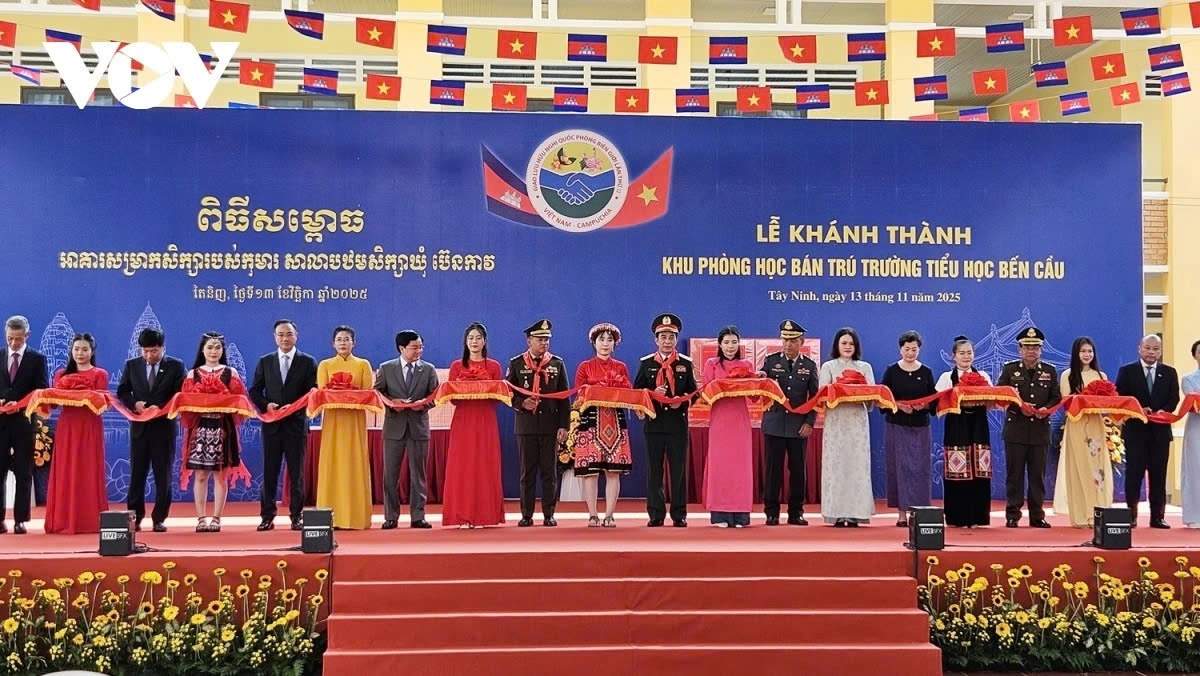 vietnam and cambodia hold 2025 border defence friendship exchange picture 7