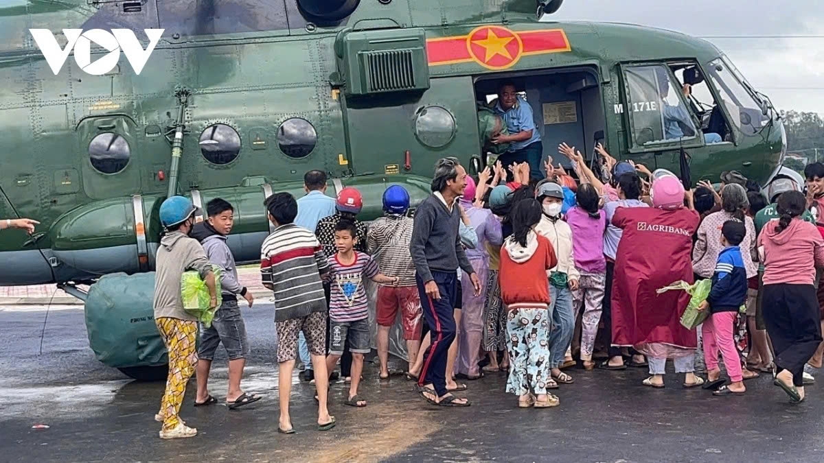 airlift missions deliver relief supplies to flood-affected communities picture 8