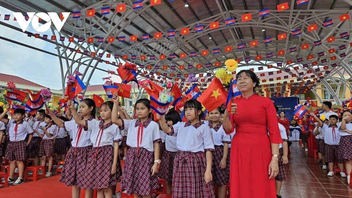 vietnam and cambodia hold 2025 border defence friendship exchange picture 8