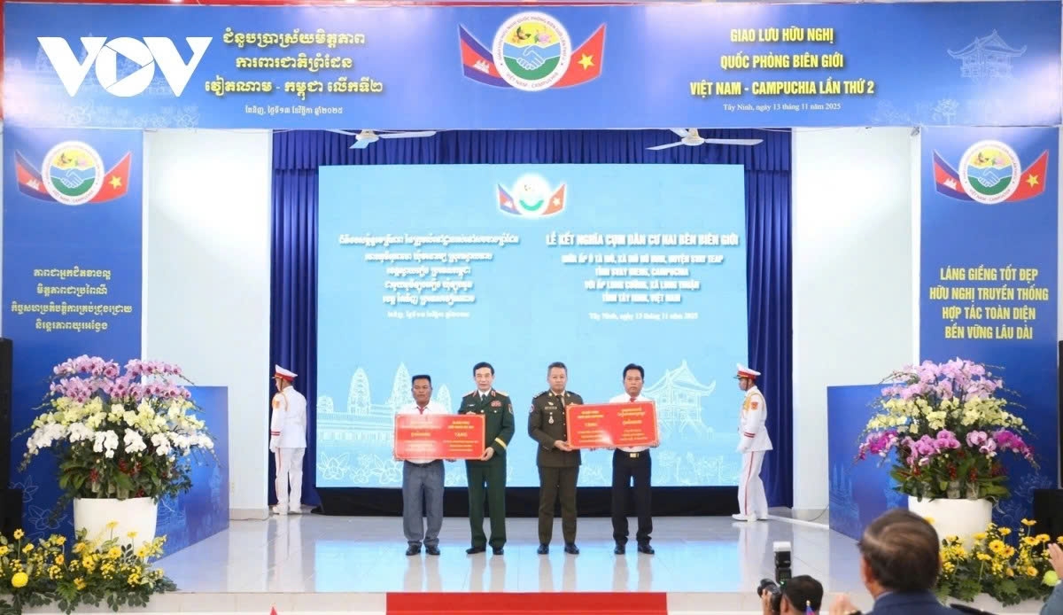 vietnam and cambodia hold 2025 border defence friendship exchange picture 9
