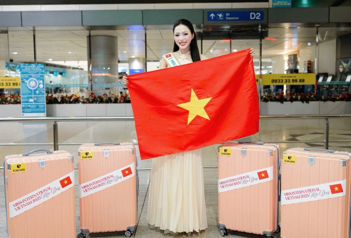 sao viet 13 11 hoa hau kieu duy mang 100 kg hanh ly thi miss international 2025 hinh anh 1