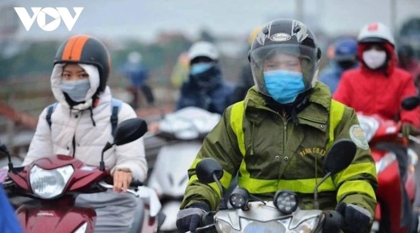 kalmaegi moves quickly into east sea, cold air intensifies in northern vietnam picture 2