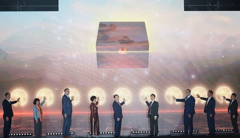 hanoi autumn festival 2025 draws visitors with 150 booths, new experiences picture 1