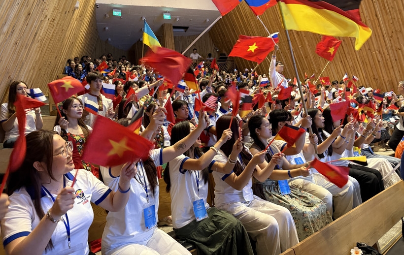 awakening the strength of the vietnamese community abroad picture 1