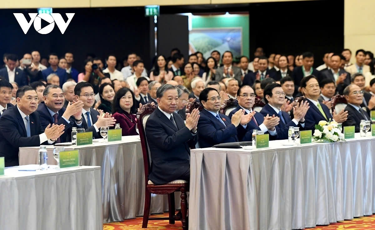 party leader to lam attends 80th anniversary of agriculture and environment sector picture 1