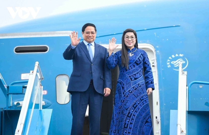 pm chinh departs for kuwait, algeria and attendance at g20 summit in south africa picture 1