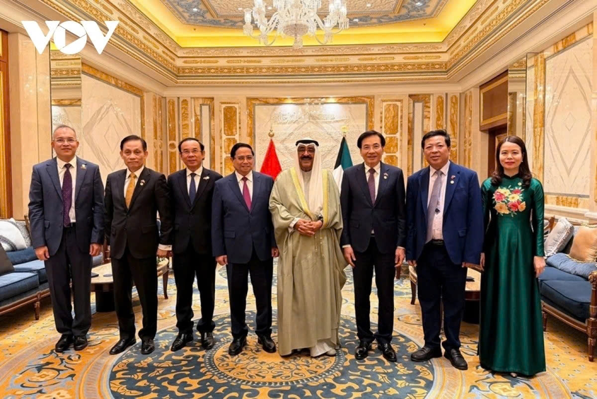 prime minister pham minh chinh meets emir of kuwait picture 1