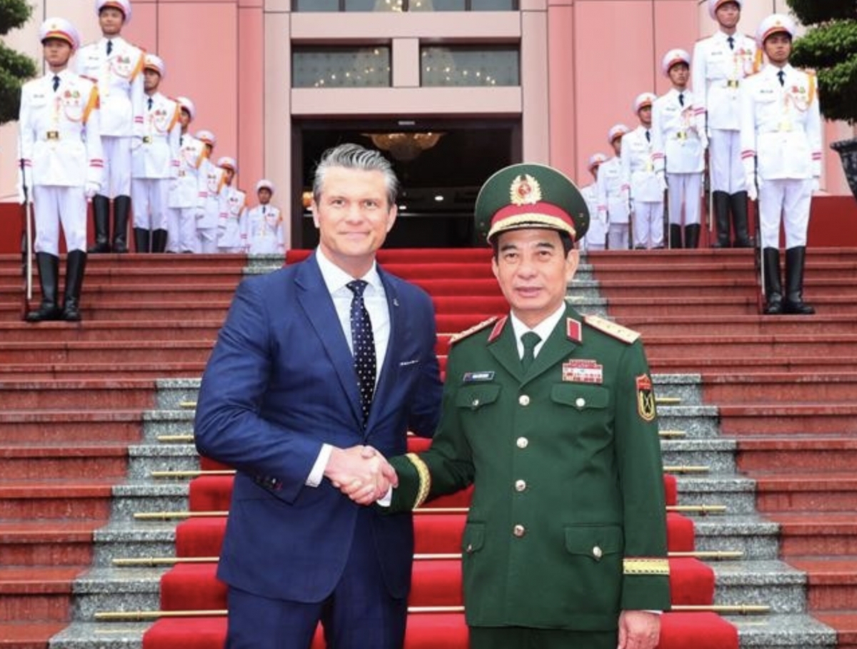 us secretary of war pays official visit to vietnam picture 1