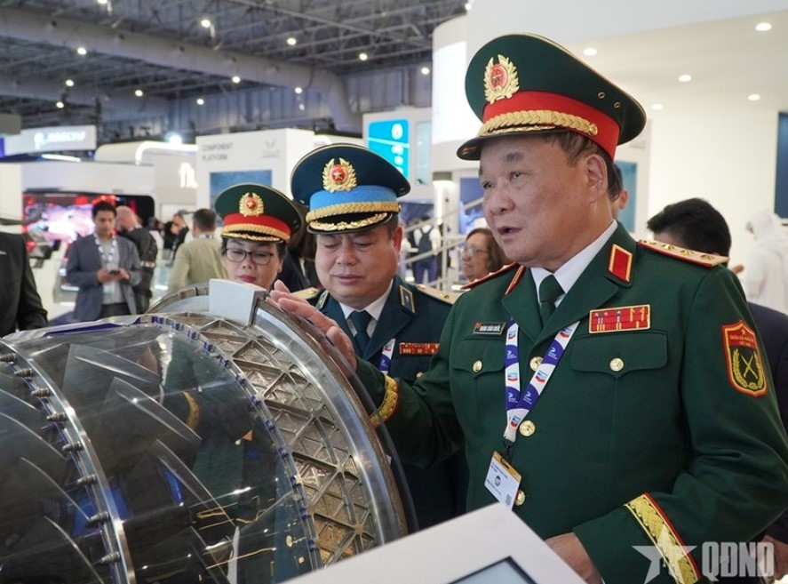 vietnamese ministry of defence attends dubai airshow 2025 picture 1