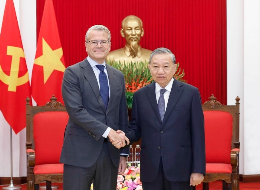 party chief receives ceo of denmark s a.p. moller maersk picture 1