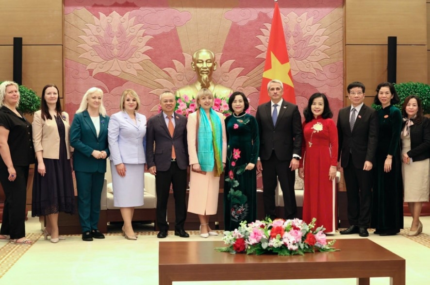 na vice chairwoman hosts president of belarusian women s union picture 1
