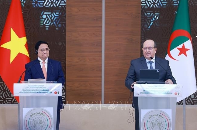 Vietnamese, Algerian Prime Ministers hold joint press conference