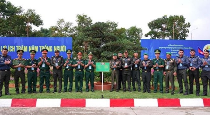 young vietnamese, cambodian officers promote friendship exchange picture 1