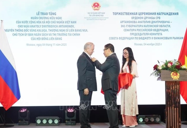 vietnam honours russian friend with friendship order picture 1
