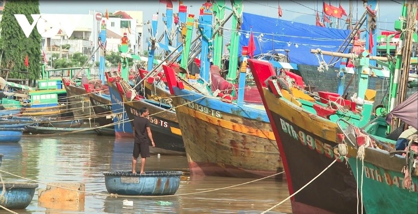 pm chinh orders urgent response to typhoon kalmaegi and post-storm flooding picture 1