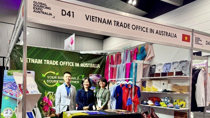 vietnamese textile and footwear attract buyers at global sourcing expo picture 1
