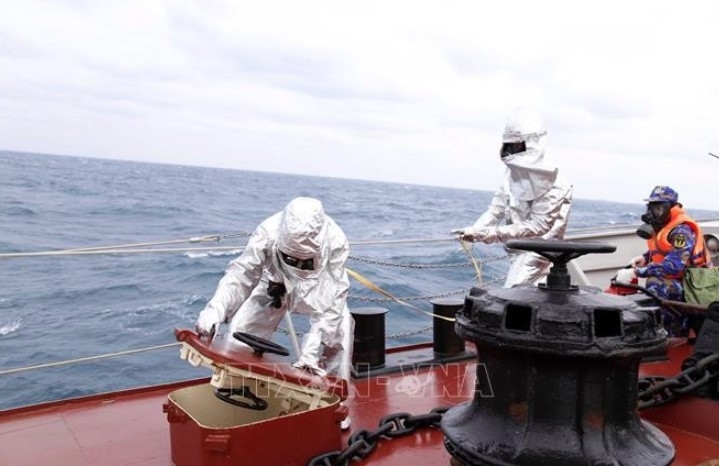 vietnamese, chinese navies hold joint patrol in gulf of tonkin picture 1