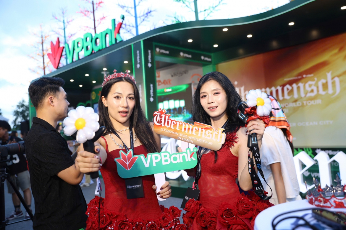  bien nguoi do ve concert gdragon-khu vuc check-in bien thanh san dien thoi trang hinh anh 10