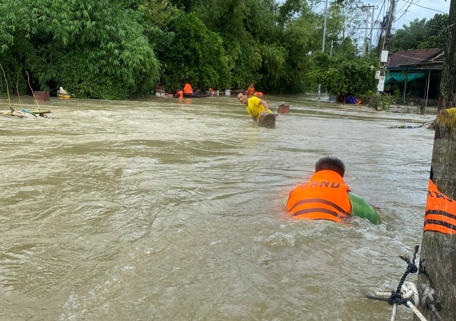khanh hoa ho tro cho nguoi dan bi thiet hai do mua lu hinh anh 1