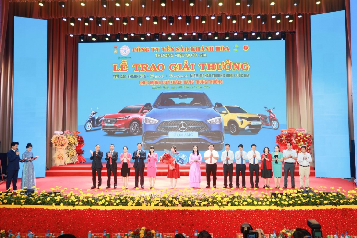 yen sao khanh hoa ra mat san pham moi va trao giai thuong tri an khach hang hinh anh 4