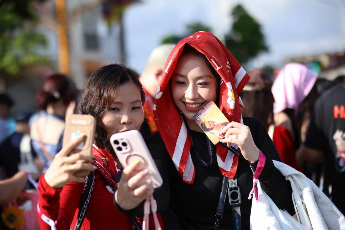  bien nguoi do ve concert gdragon-khu vuc check-in bien thanh san dien thoi trang hinh anh 9