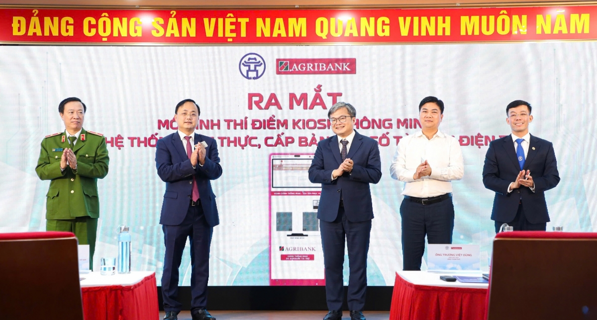 Agribank tài trợ Kiosk thông minh - bước tiến mới trong cải cách hành chính