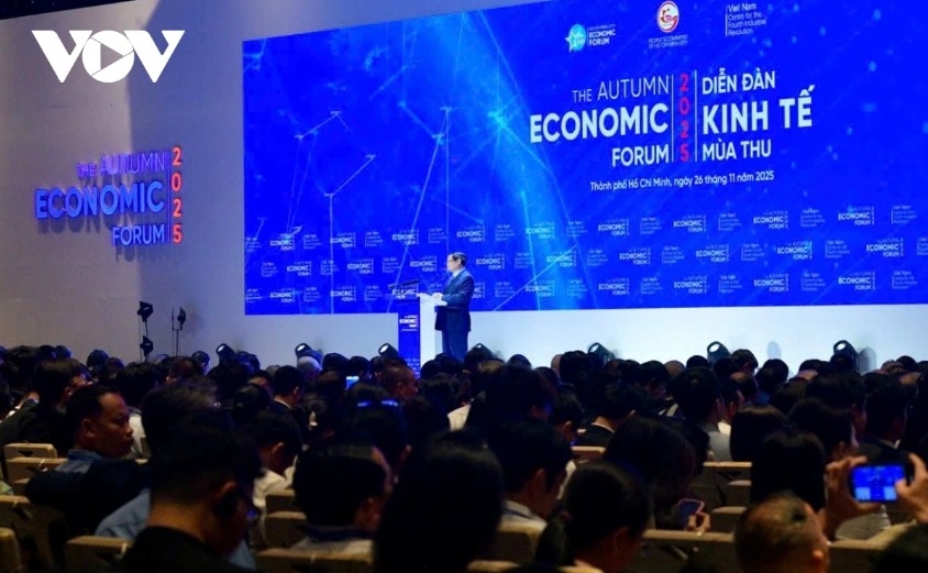pm chinh charts vietnam s green digital future at autumn economic forum picture 2
