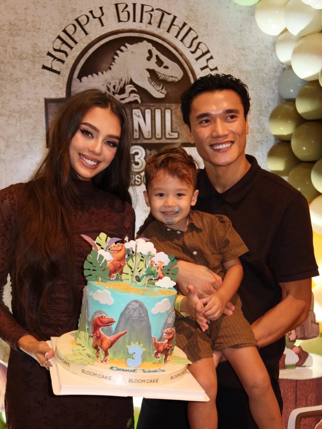 sao viet 29 11 hoa hau huong giang tinh tu ben ban trai hinh anh 7