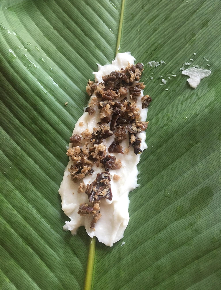 Dac san thanh hoa trong mam co cuoi, khach khong an de goi phan mang ve hinh anh 3