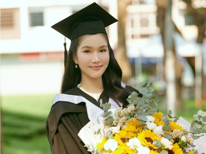 sao viet 30 11 ca si thuy tien tai xuat, nhan sac khac la khong nhan ra hinh anh 8