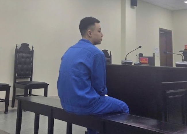 Dùng vũ lực bắt cóc em họ để tống tiền sau khi thua bạc