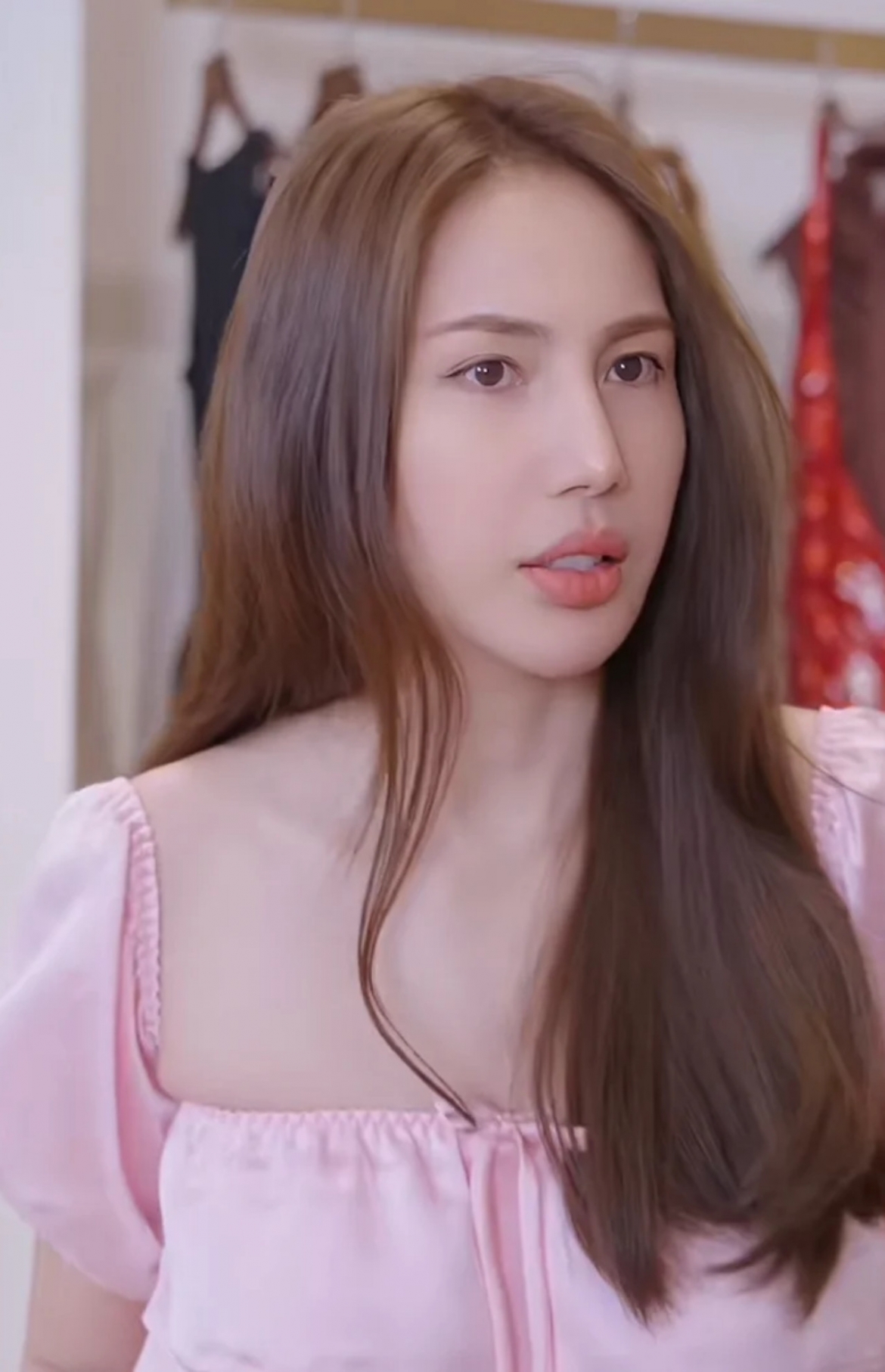 sao viet 30 11 ca si thuy tien tai xuat, nhan sac khac la khong nhan ra hinh anh 1