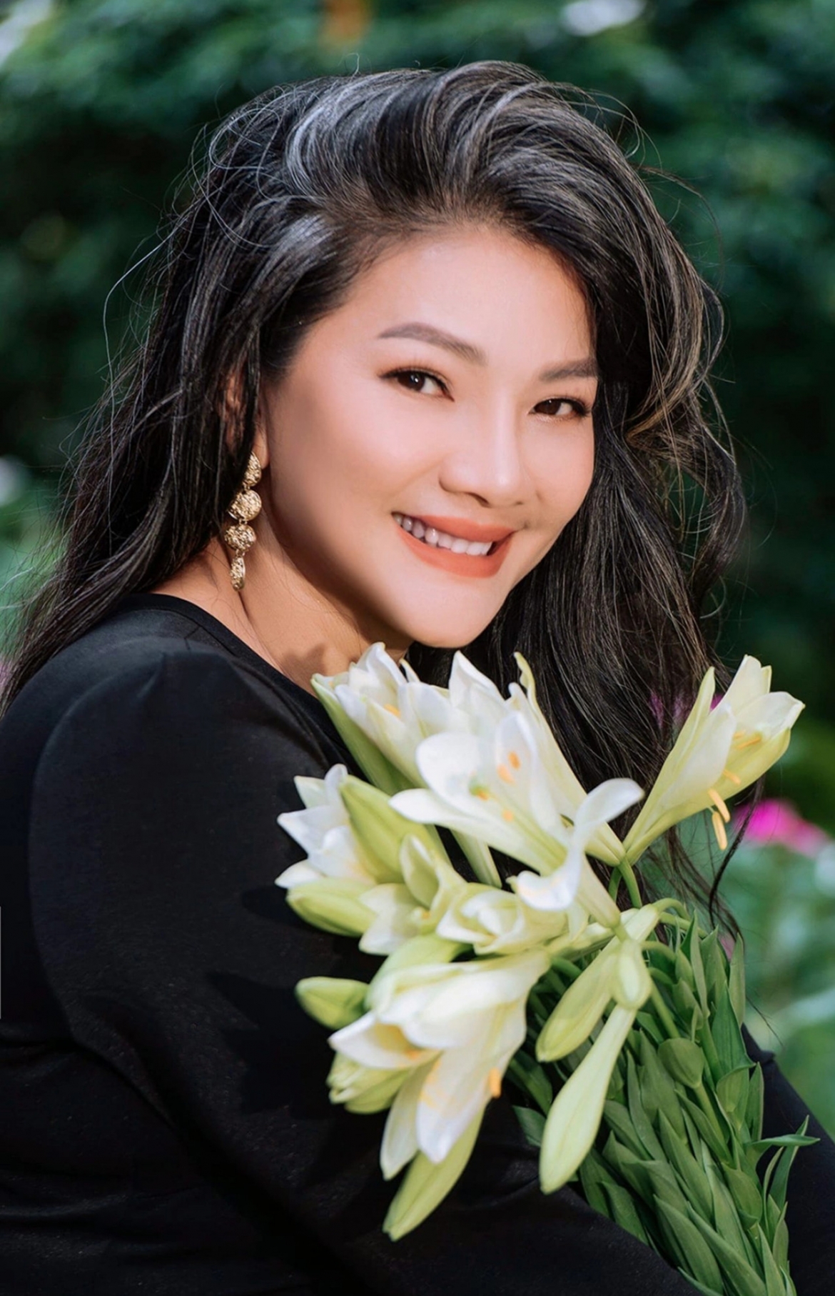 sao viet 30 11 ca si thuy tien tai xuat, nhan sac khac la khong nhan ra hinh anh 6