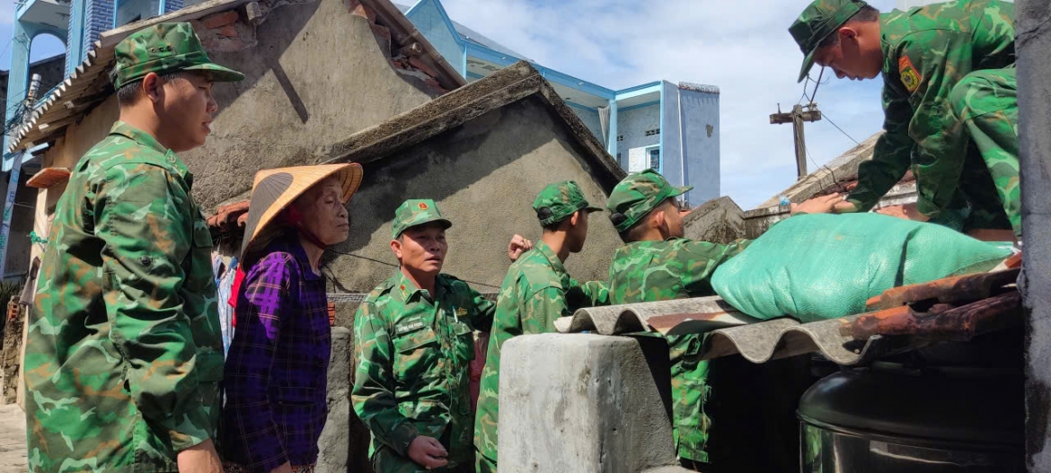 gia lai huong dan hon 5.000 tau thuyen tru an an toan truoc bao so 13 hinh anh 2