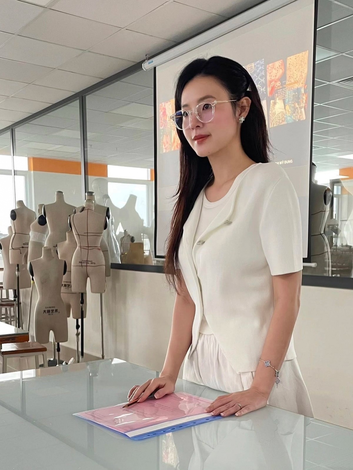 sao viet 17 11 Dinh tu ngoc huyen khoe biet thu sau dam cuoi hinh anh 7