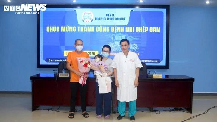 benh nhi 2 tuoi o quang ngai hoi sinh sau ca ghep gan xuyen viet hinh anh 2