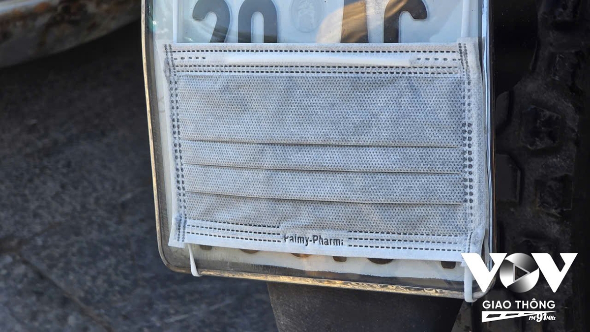 Né camera, né phạt nguội: Những chiếc khẩu trang “xấu xí”…