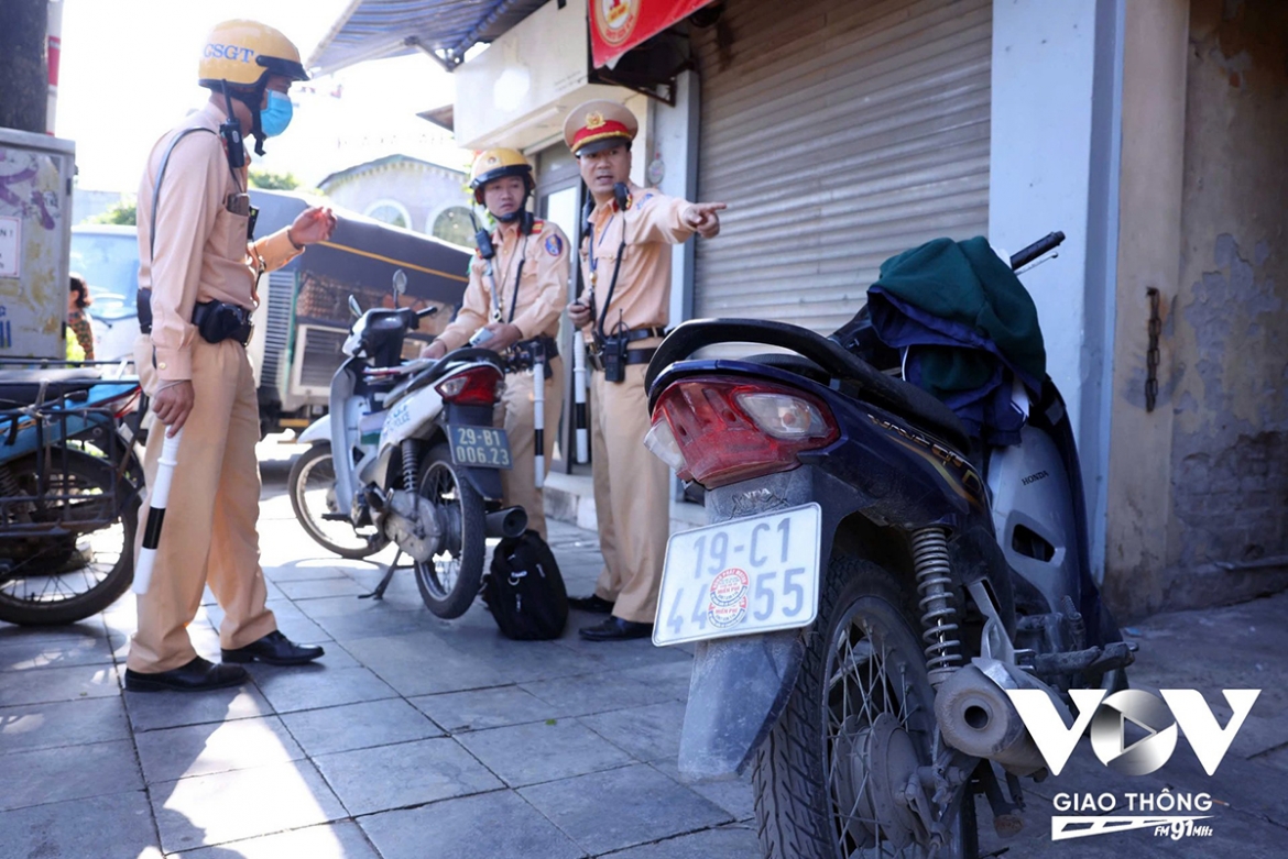 ne camera, ne phat nguoi nhung chiec khau trang xau xi hinh anh 2