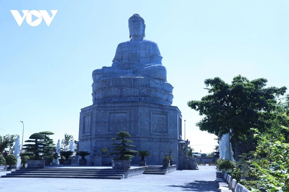 exploring pagoda housing vietnam s largest jade amit bha buddha picture 1