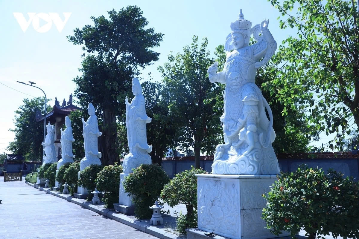 exploring pagoda housing vietnam s largest jade amit bha buddha picture 11