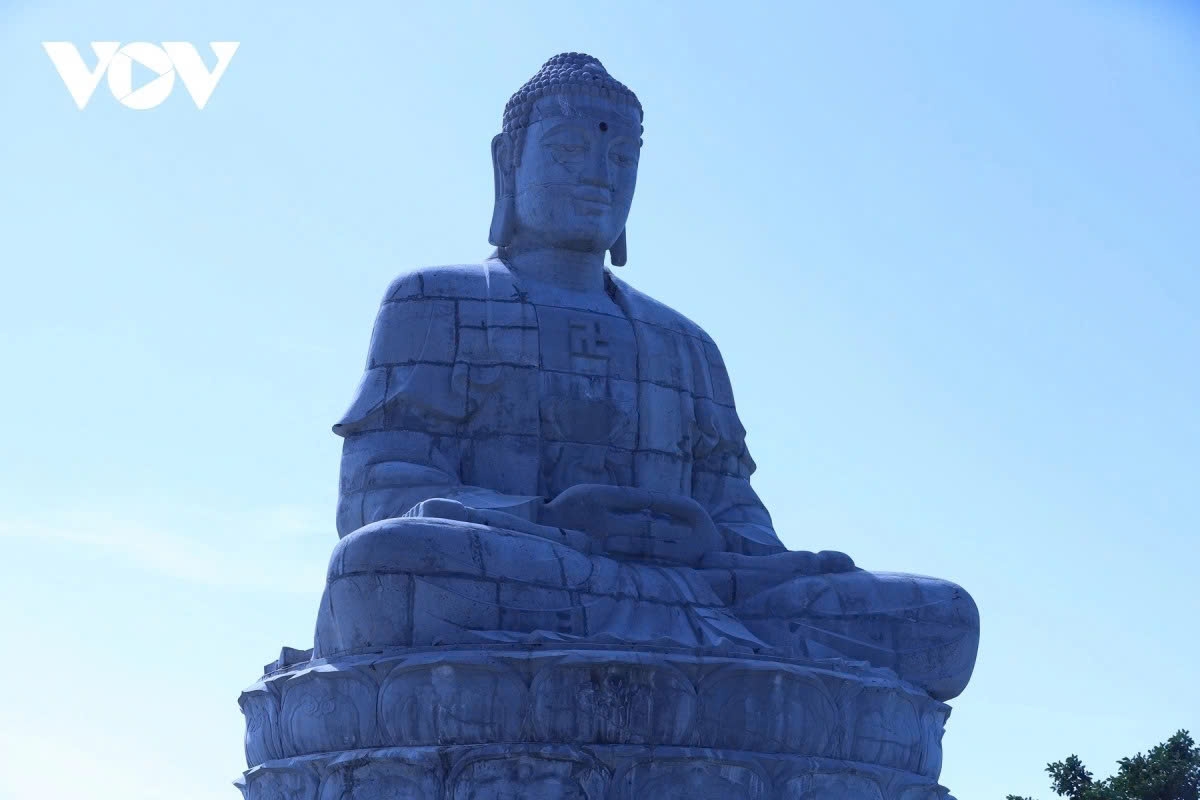 exploring pagoda housing vietnam s largest jade amit bha buddha picture 2