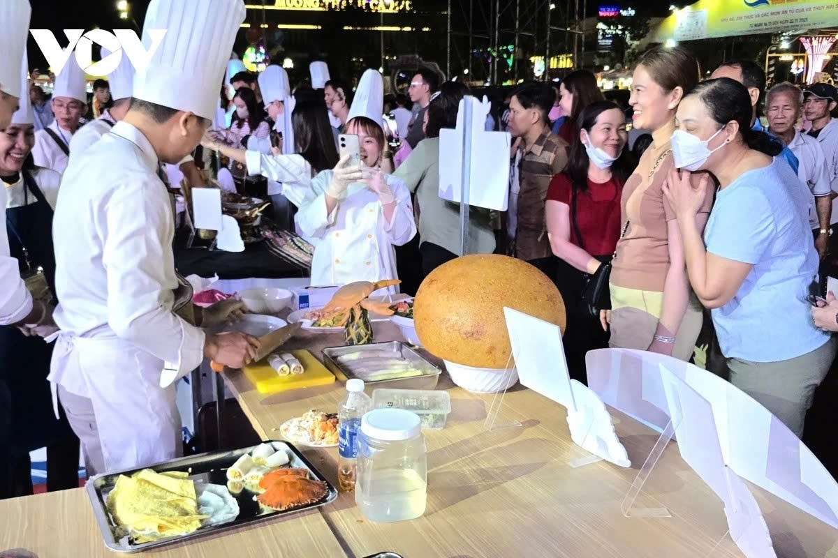 crab based main dishes attract visitors at second ca mau crab festival picture 8