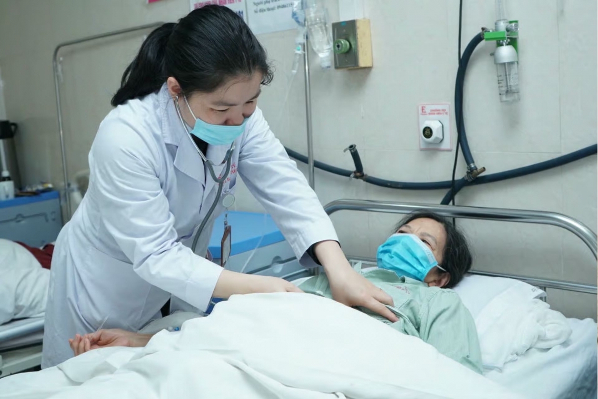 Thời tiết chuyển lạnh, bác sĩ cảnh báo những cơn 'đột kích sức khỏe' dễ gặp