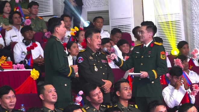 young vietnamese, cambodian officers engage in friendship exchange picture 3