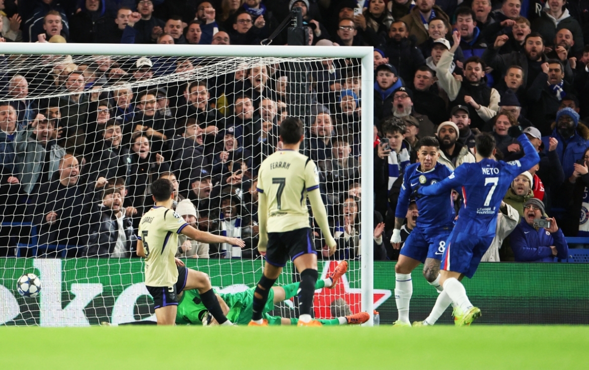 chelsea thang dam barcelona du 3 lan bi tu choi ban thang hinh anh 27