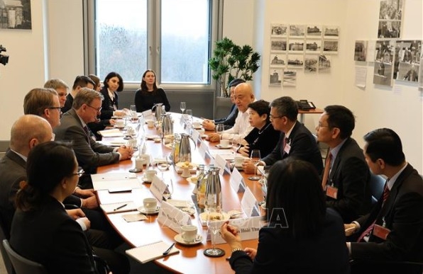 policy dialogue enhances vietnam-germany party cooperation picture 2