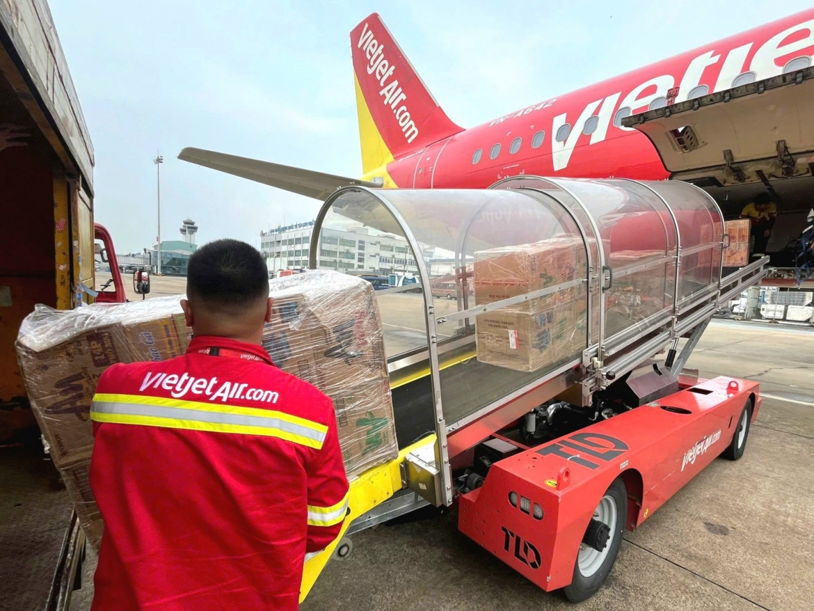 nhung chuyen bay vietjet cho day yeu thuong hinh anh 2
